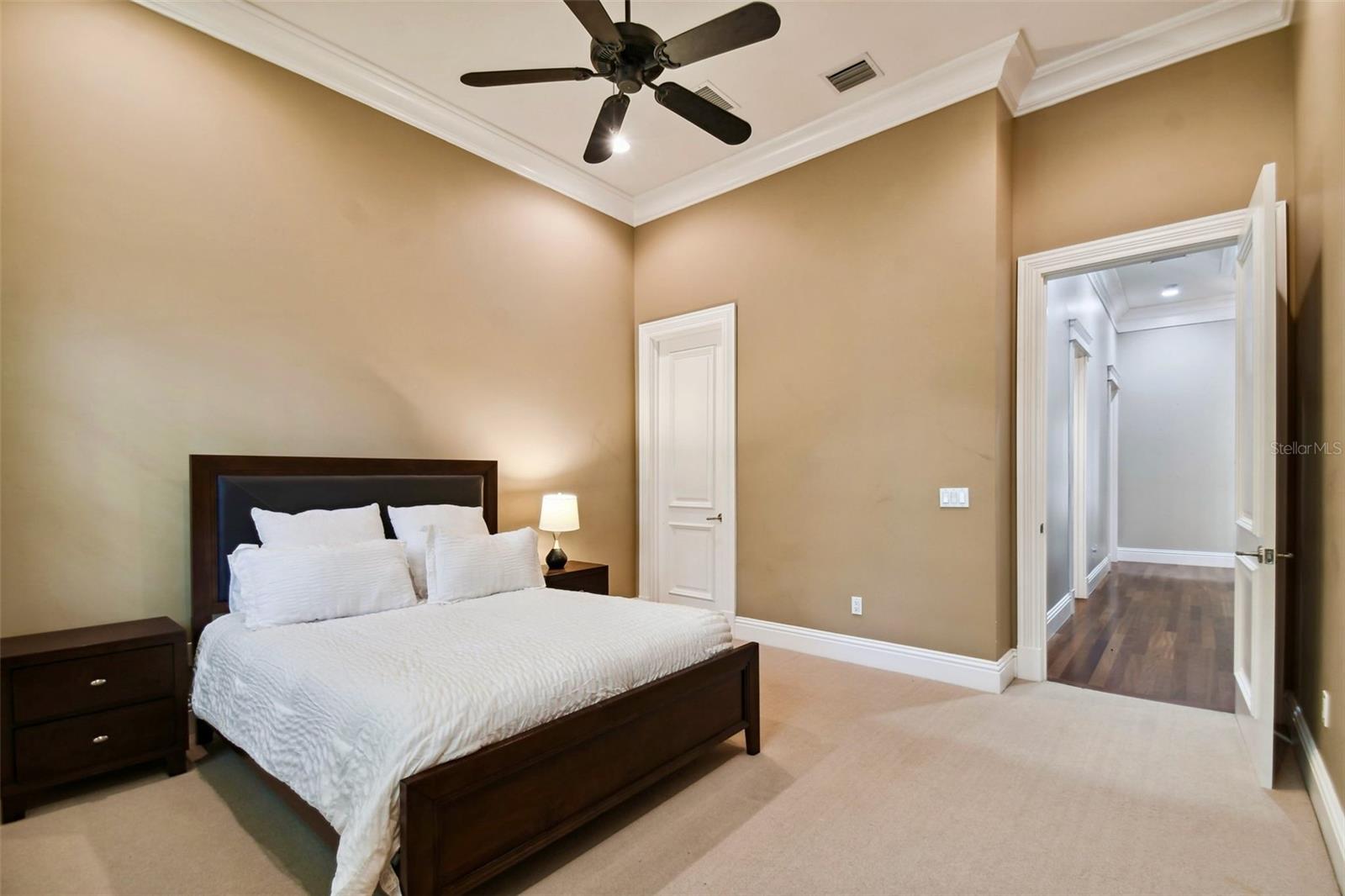 Listing photo id 46 for 704 Berrocales De Avila