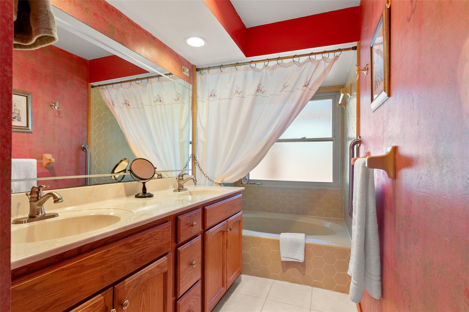 Image 42 of 64 For 2659 Diamond Head Drive N