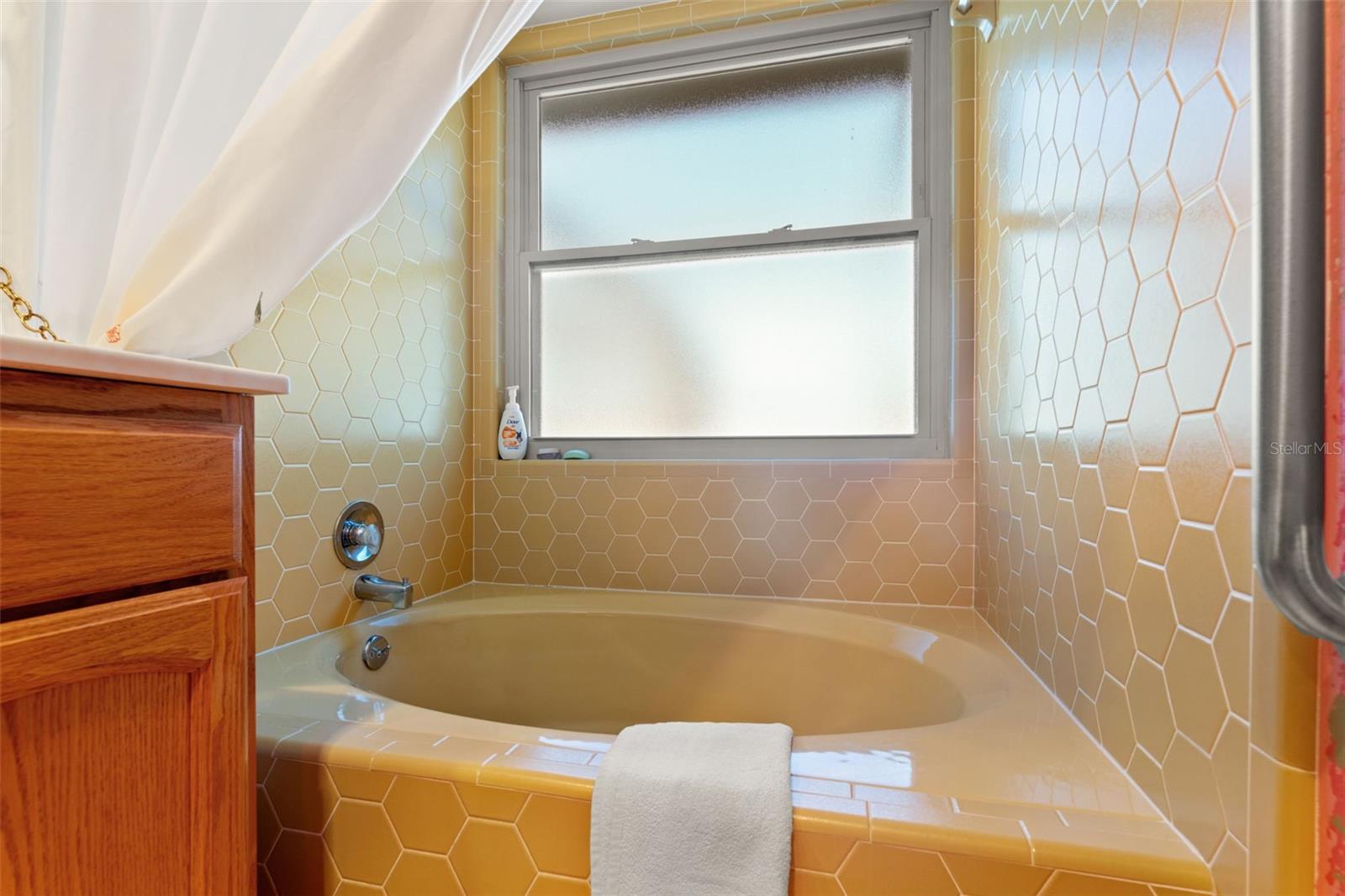 Image 43 of 64 For 2659 Diamond Head Drive N