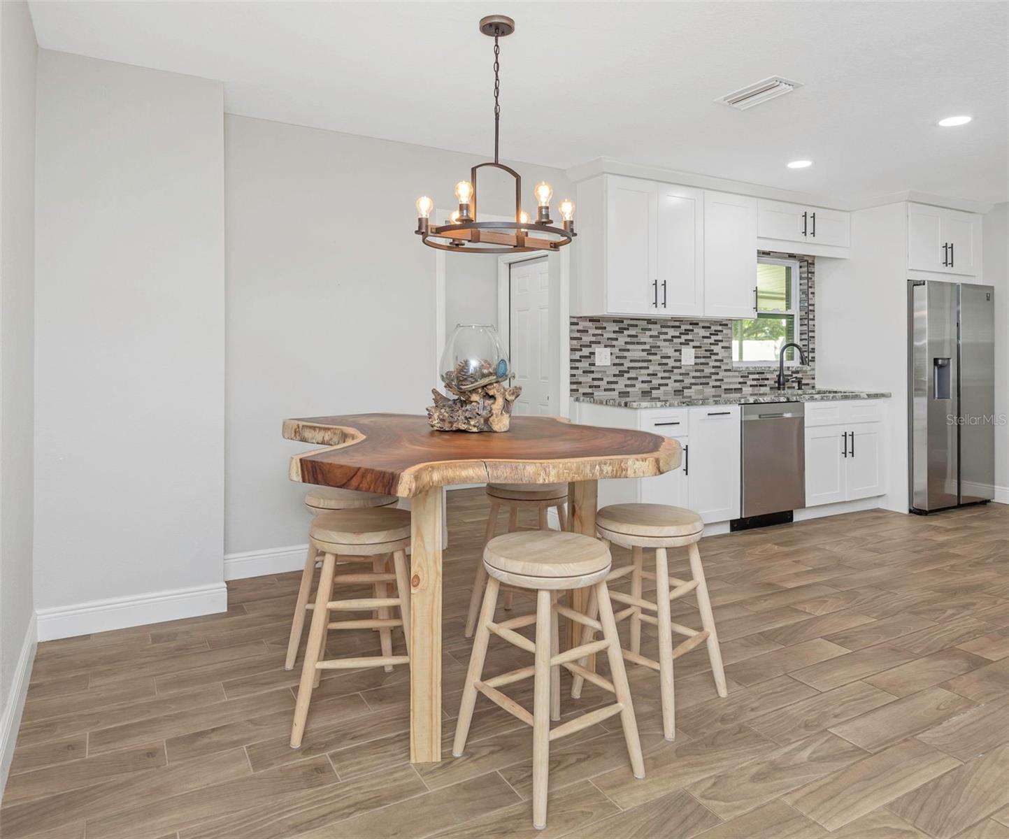 Image 8 of 29 For 1010 Emerson Drive