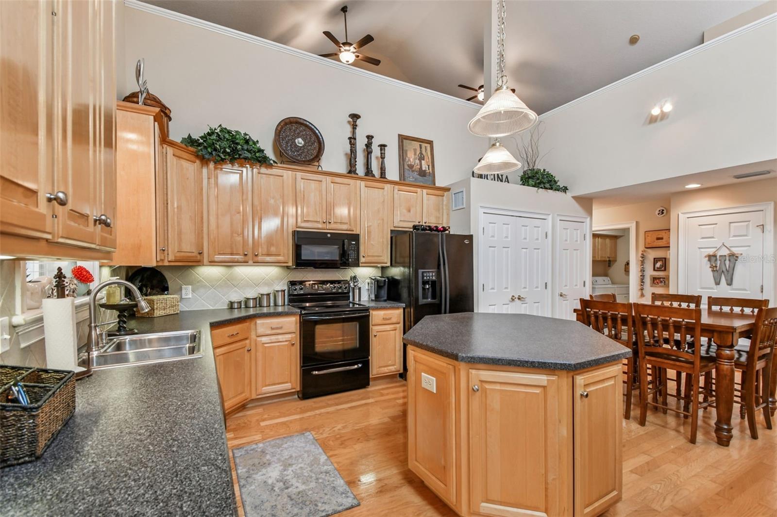 Image 11 of 46 For 12715 Linda Drive