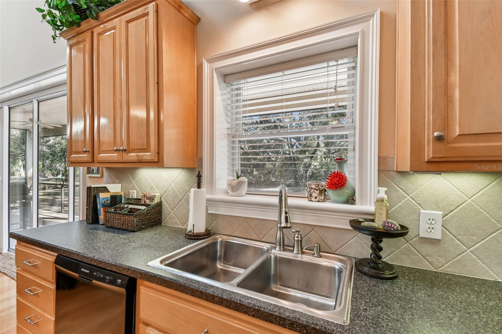 Image 12 of 46 For 12715 Linda Drive