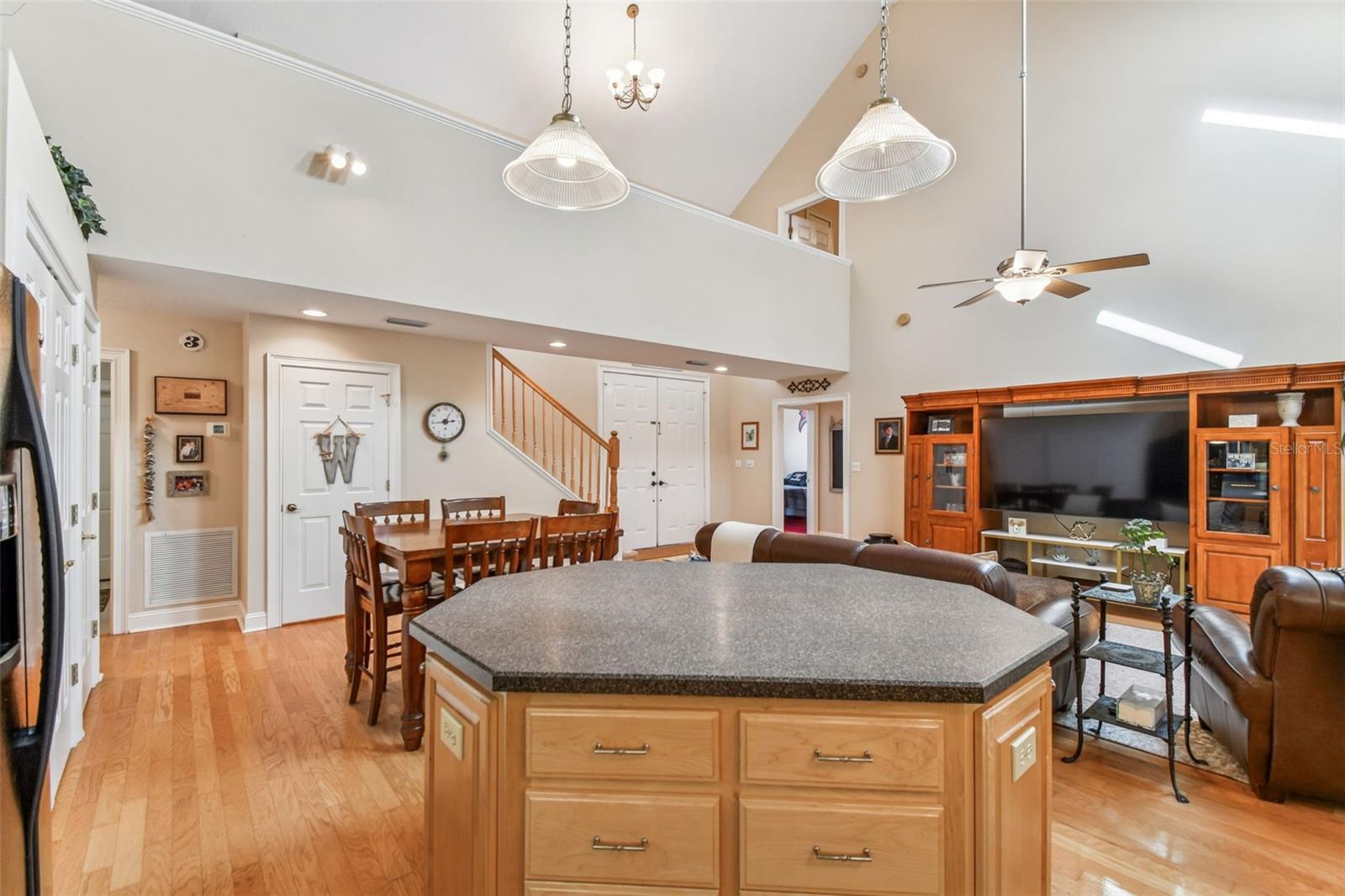 Image 13 of 46 For 12715 Linda Drive