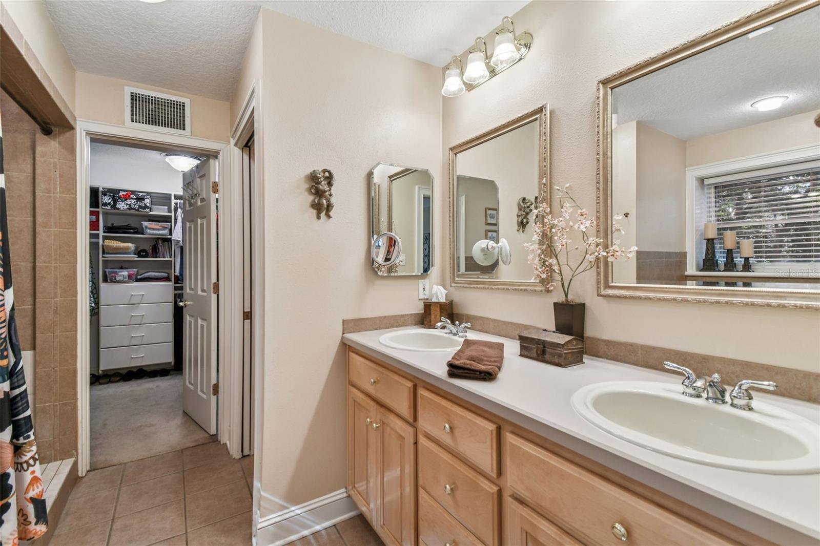 Image 18 of 46 For 12715 Linda Drive