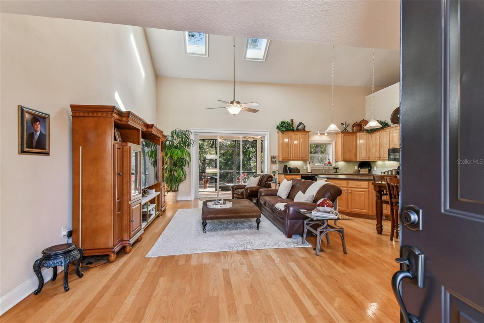 Image 4 of 46 For 12715 Linda Drive