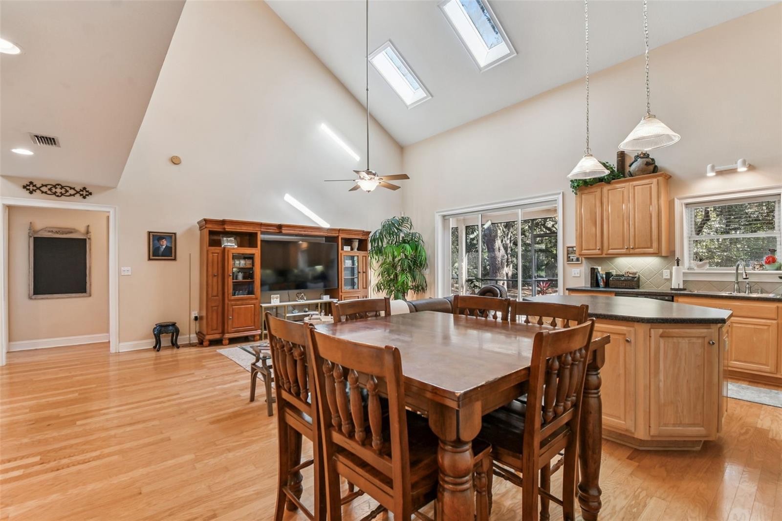 Image 8 of 46 For 12715 Linda Drive