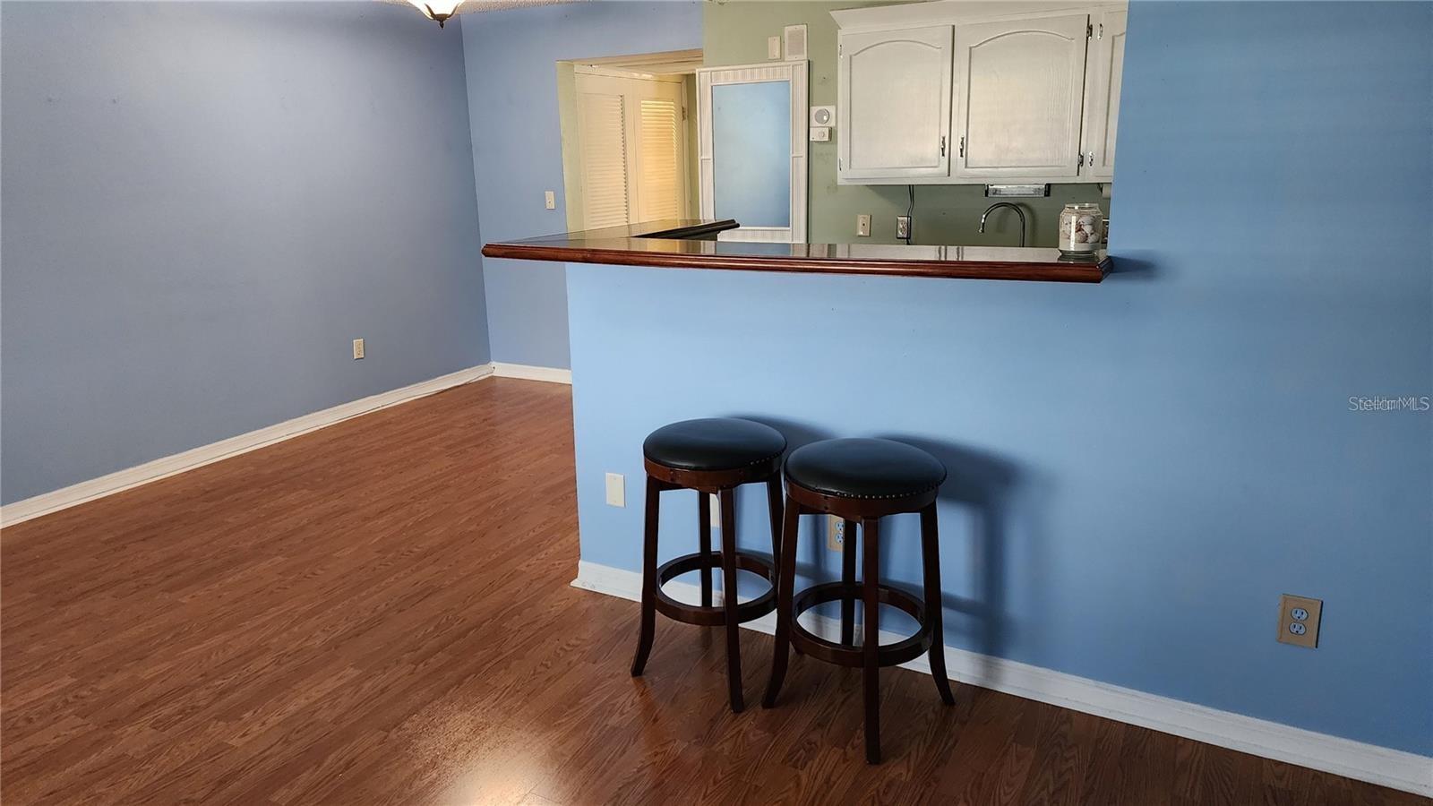 Listing photo id 11 for 4801 Airport Road 118