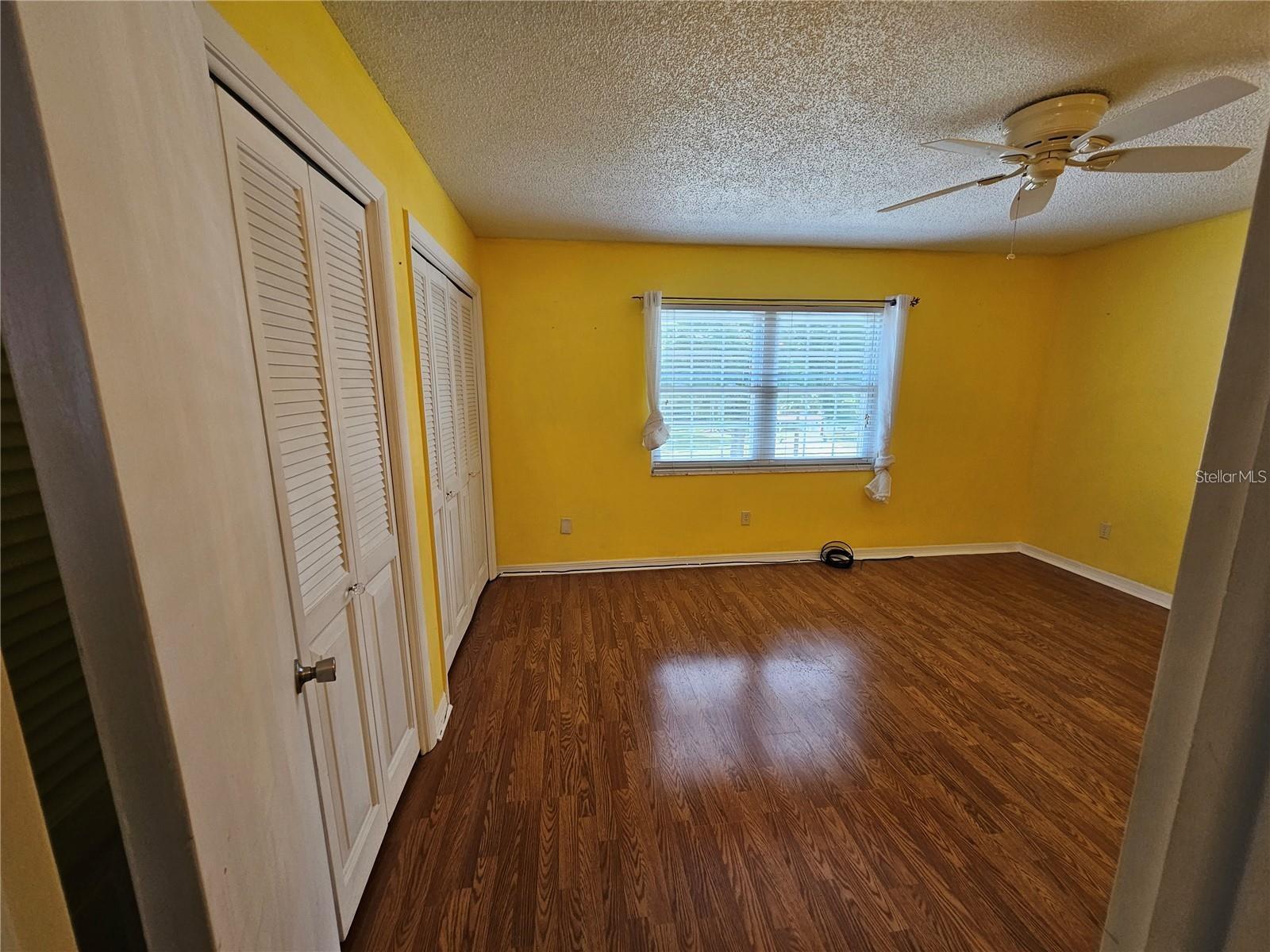 Listing photo id 12 for 4801 Airport Road 118