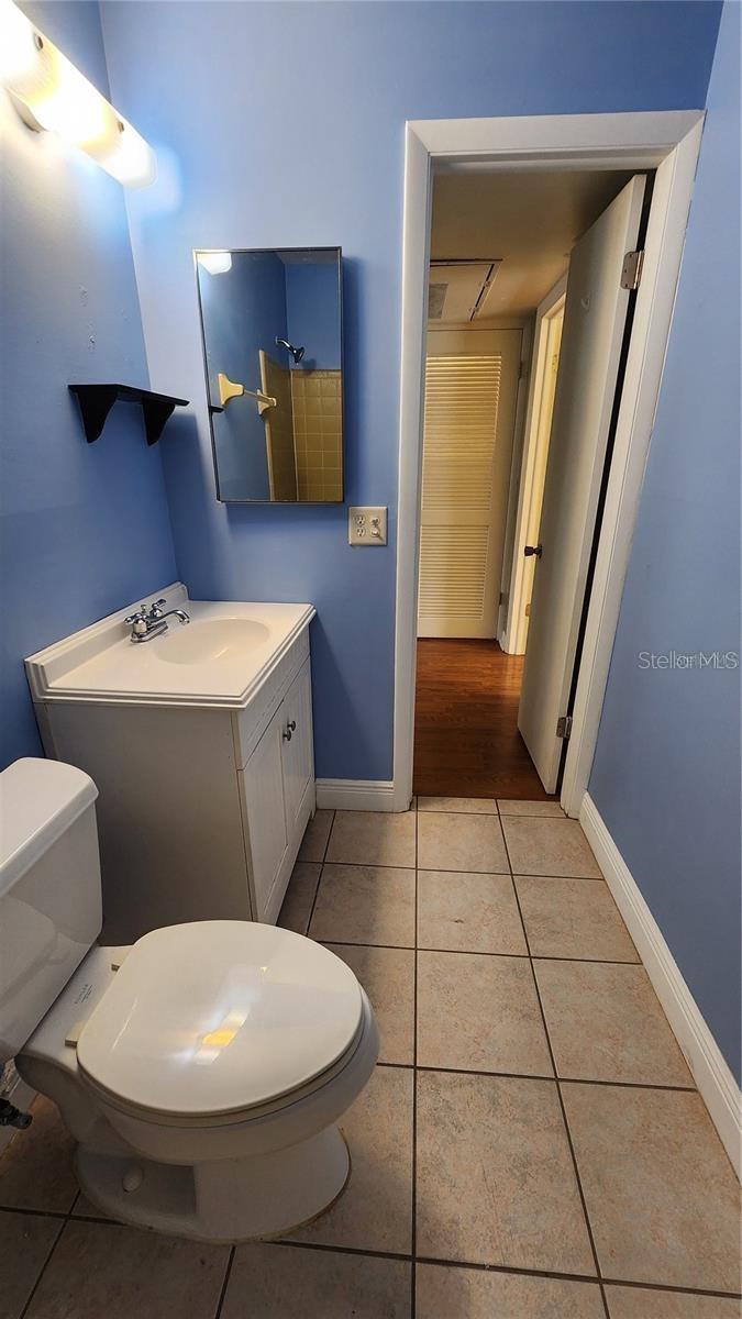 Listing photo id 16 for 4801 Airport Road 118