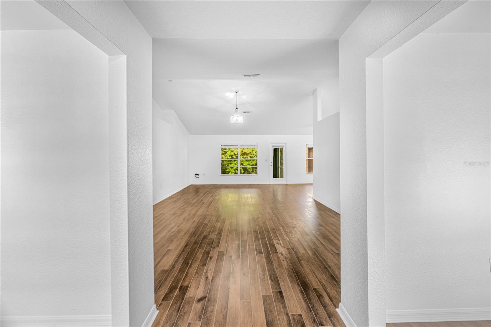 Image 11 of 71 For 418 Windermere Drive