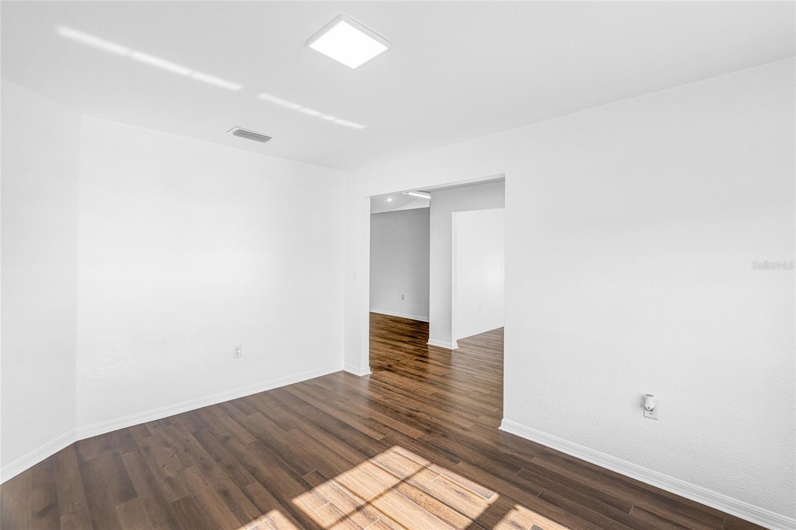 Image 15 of 71 For 418 Windermere Drive