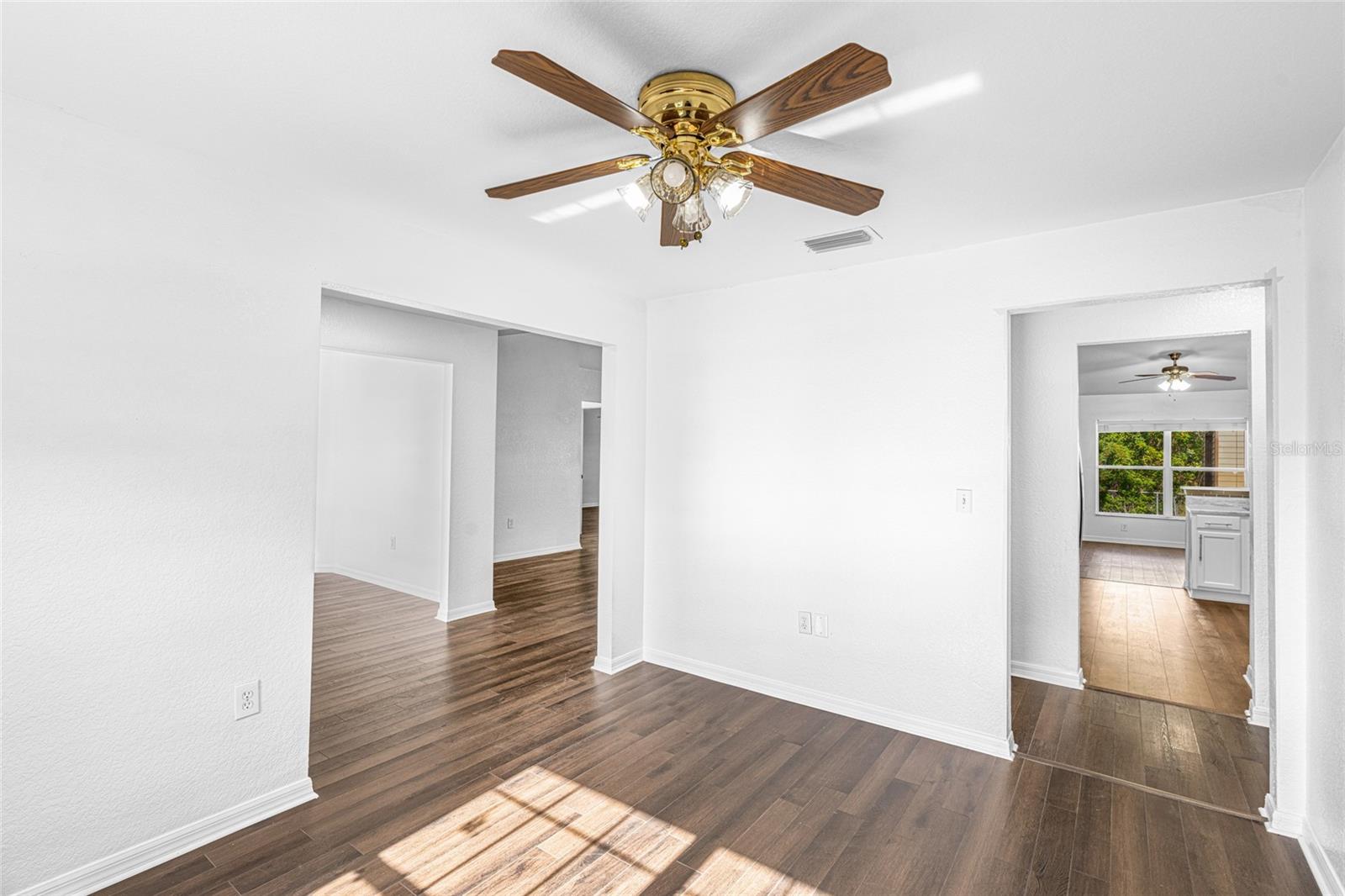 Image 17 of 71 For 418 Windermere Drive