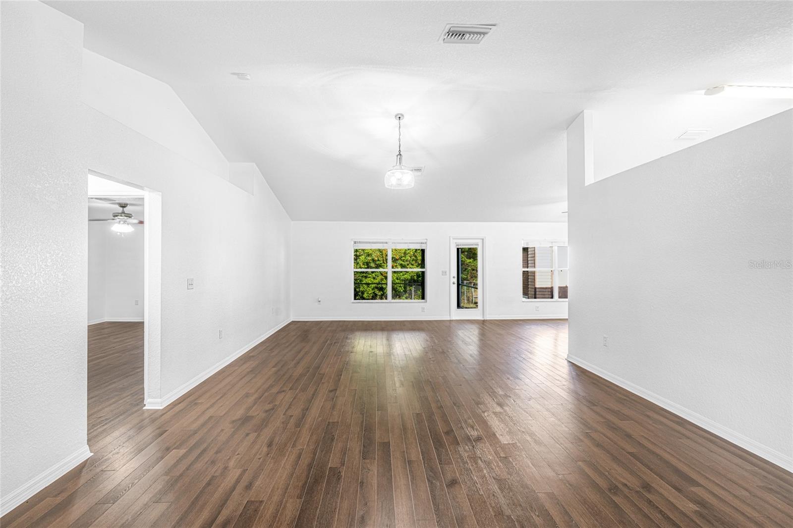 Image 18 of 71 For 418 Windermere Drive