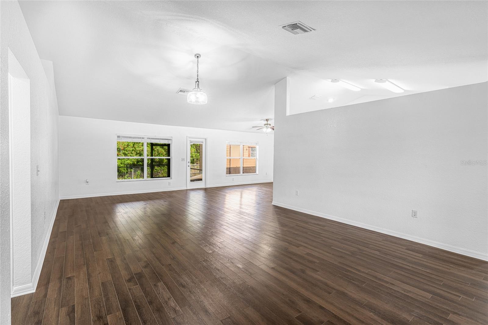 Image 19 of 71 For 418 Windermere Drive