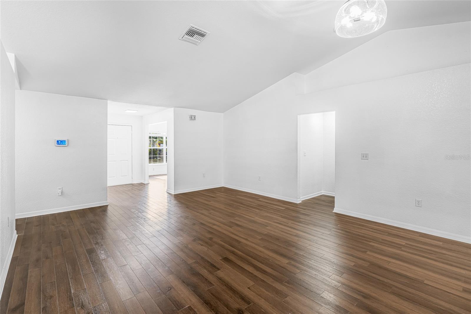 Image 20 of 71 For 418 Windermere Drive