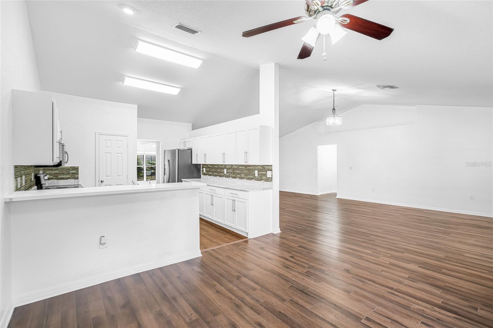 Image 25 of 71 For 418 Windermere Drive