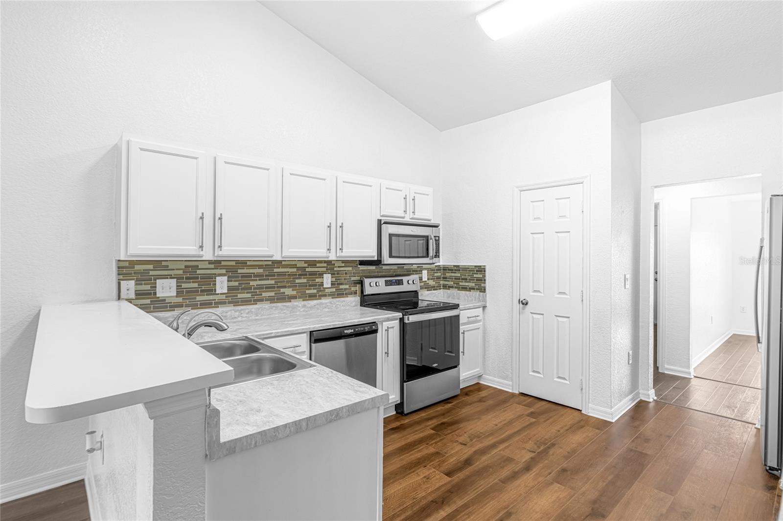 Image 28 of 71 For 418 Windermere Drive