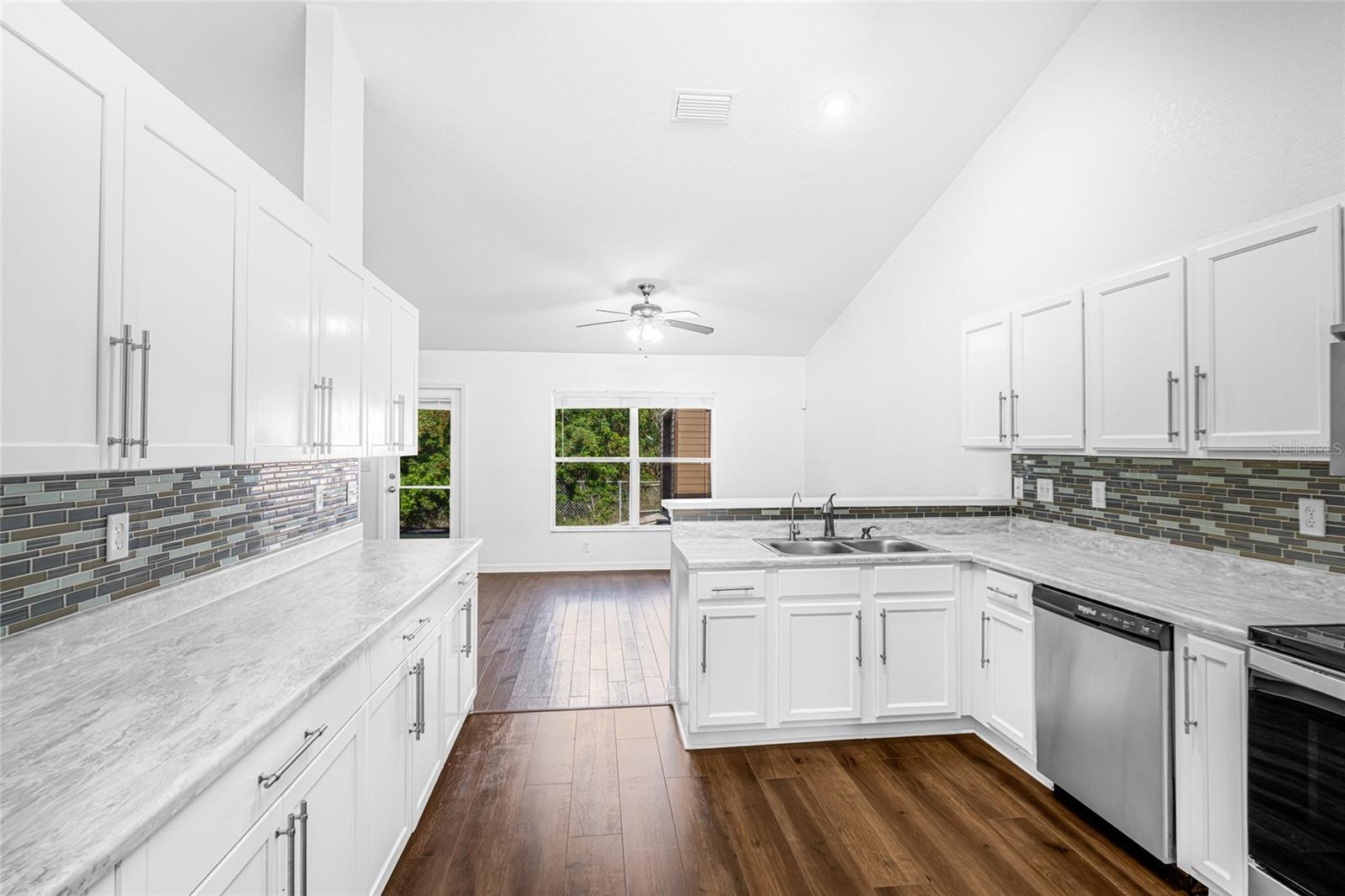 Image 29 of 71 For 418 Windermere Drive