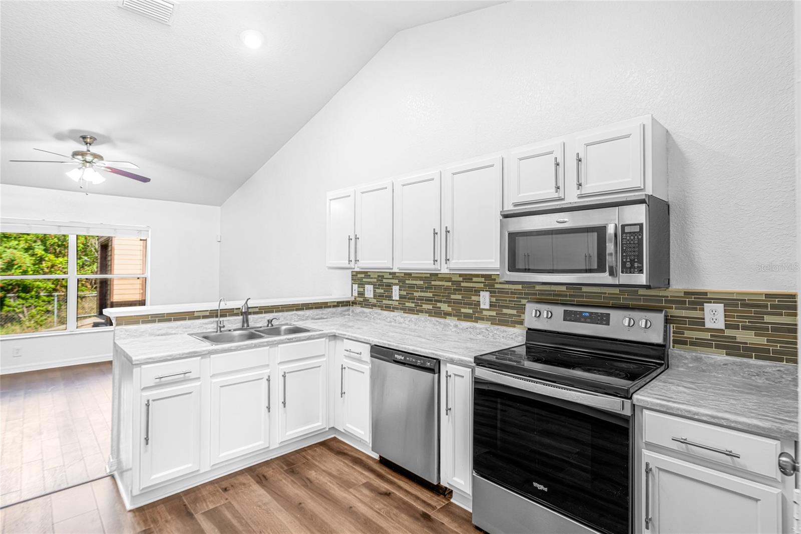 Image 30 of 71 For 418 Windermere Drive