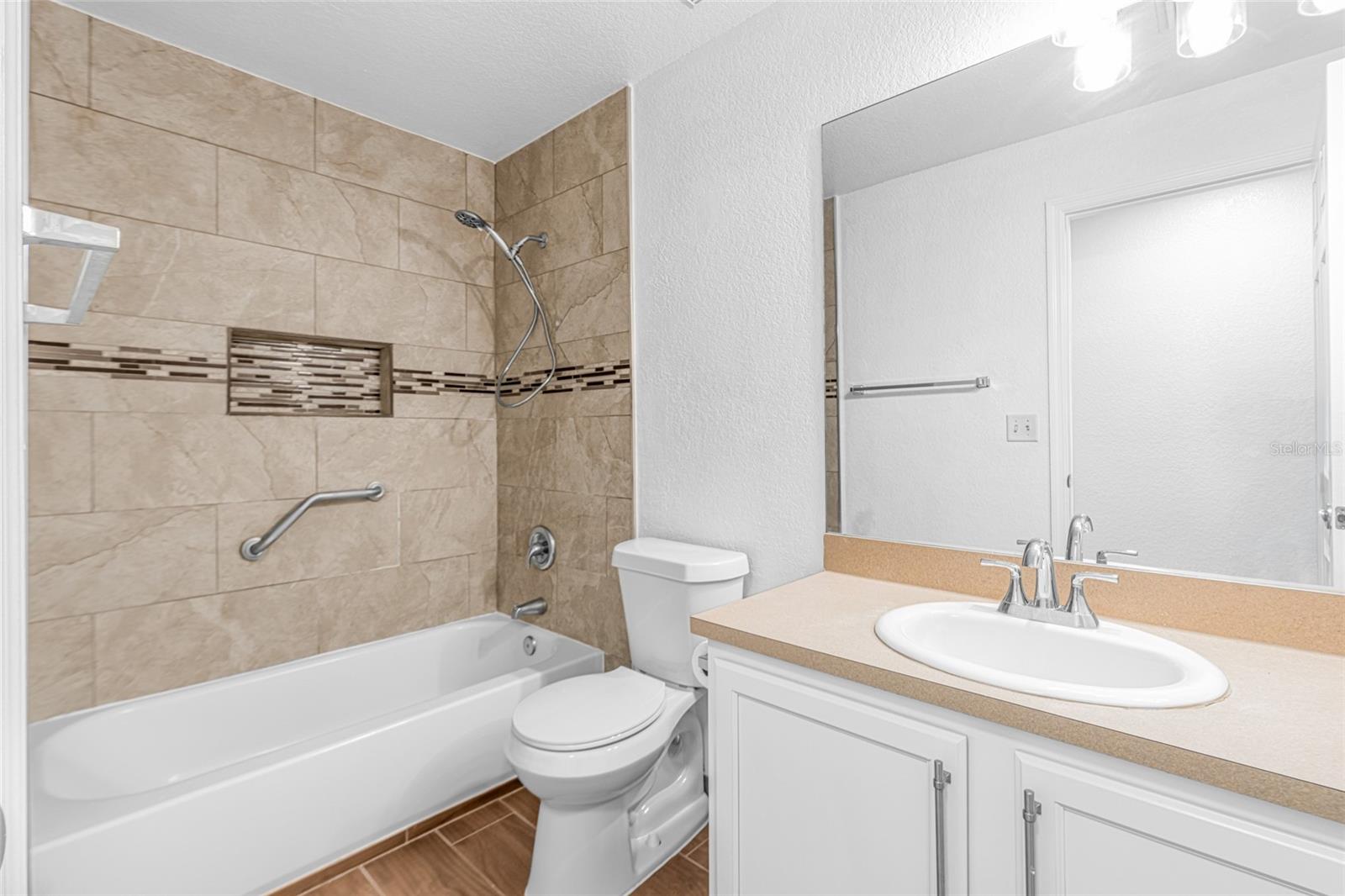 Image 36 of 71 For 418 Windermere Drive