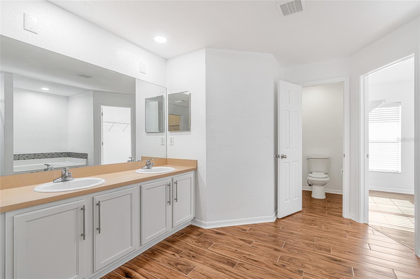 Image 44 of 71 For 418 Windermere Drive