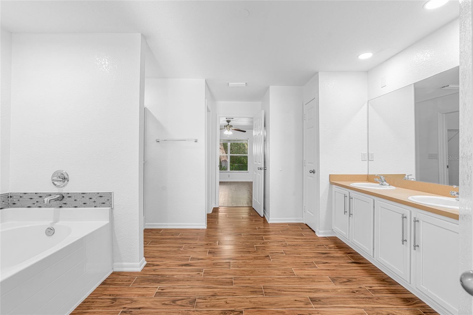 Image 45 of 71 For 418 Windermere Drive