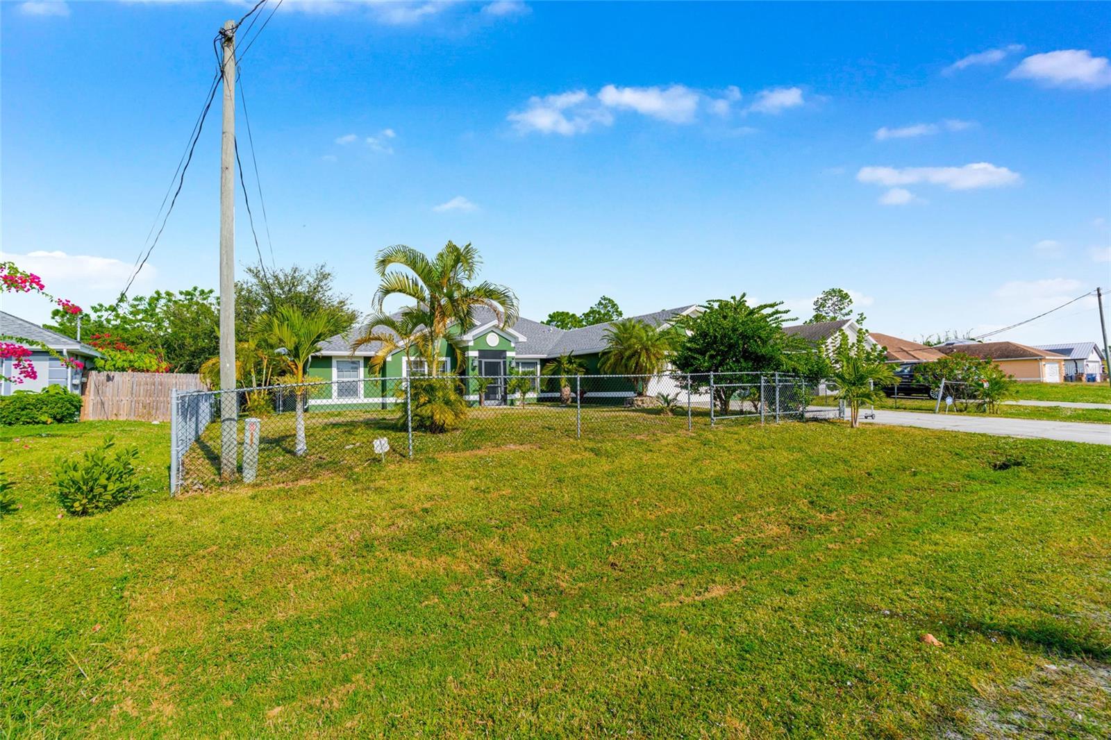 Image 7 of 71 For 418 Windermere Drive