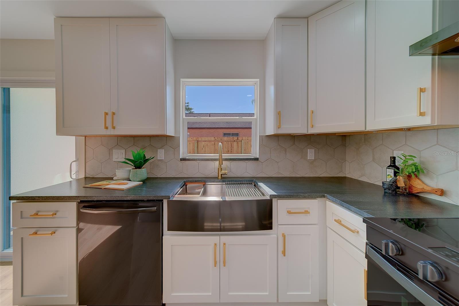 Image 15 of 65 For 1837 Sourwood Boulevard