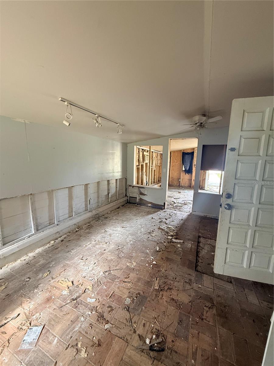 Image 14 of 18 For 40 Hall Street