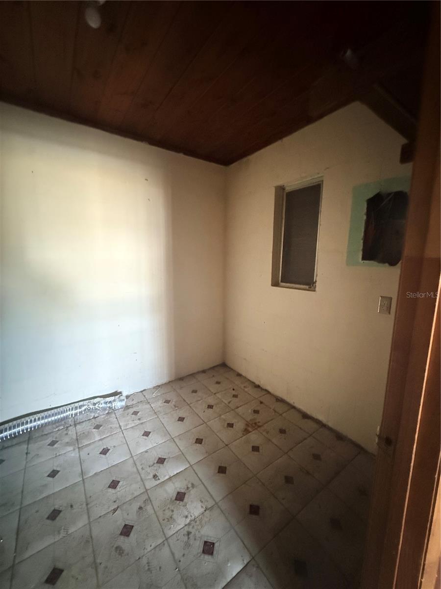 Image 5 of 18 For 40 Hall Street