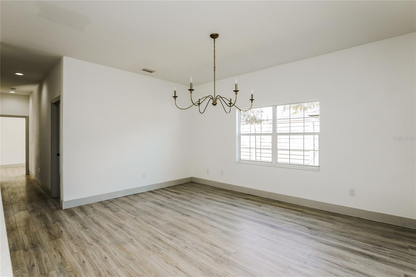 Image 3 of 20 For 71 Westcedar