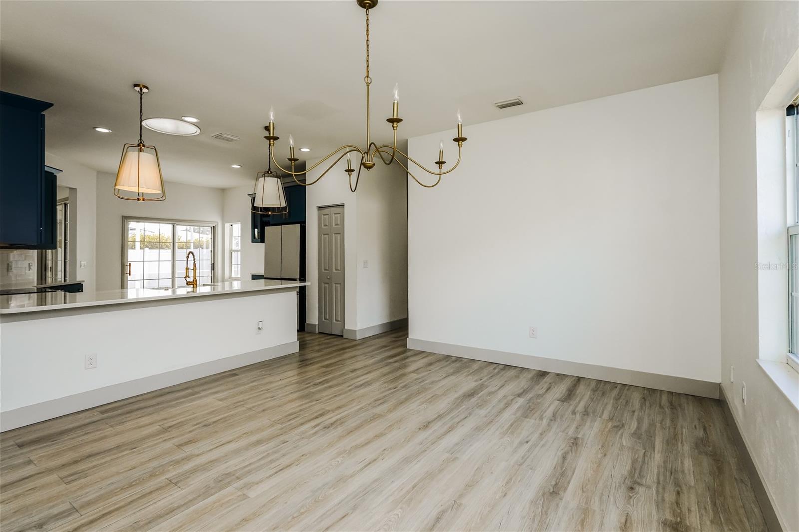 Image 8 of 20 For 71 Westcedar