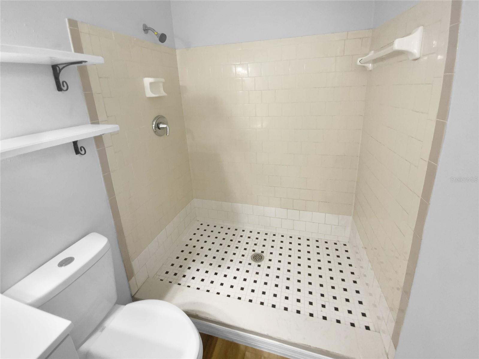 Image 20 of 27 For 186 Grand Avenue