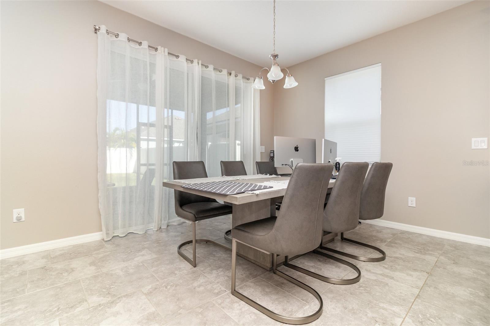 Image 11 of 36 For 2461 Avian Loop