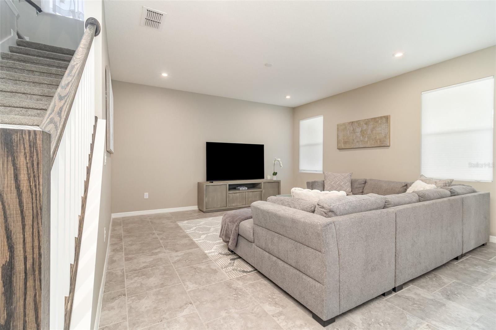 Image 12 of 36 For 2461 Avian Loop