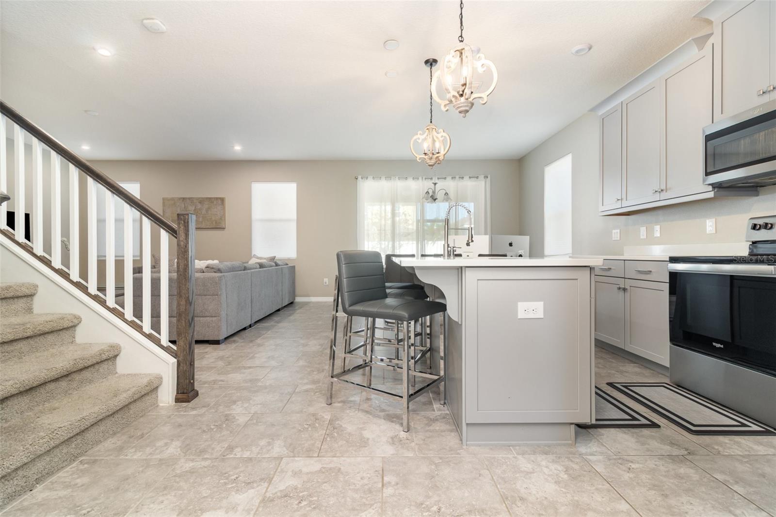 Image 6 of 36 For 2461 Avian Loop