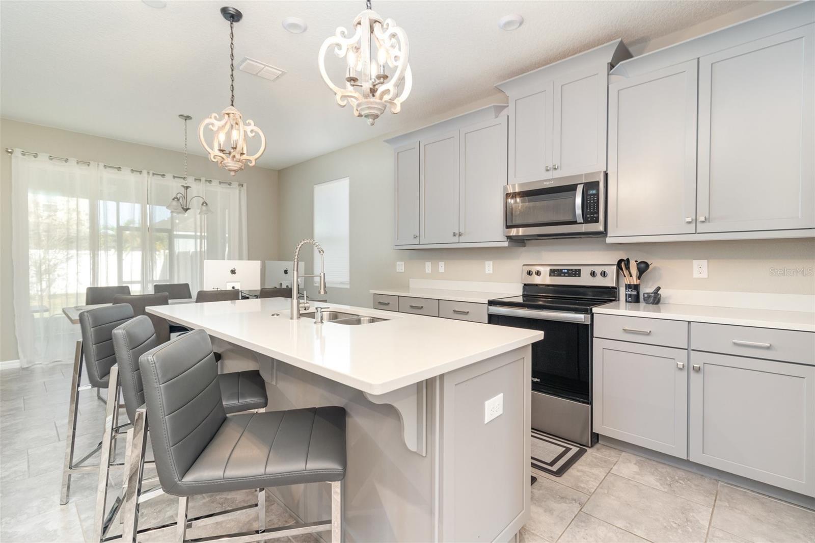 Image 7 of 36 For 2461 Avian Loop