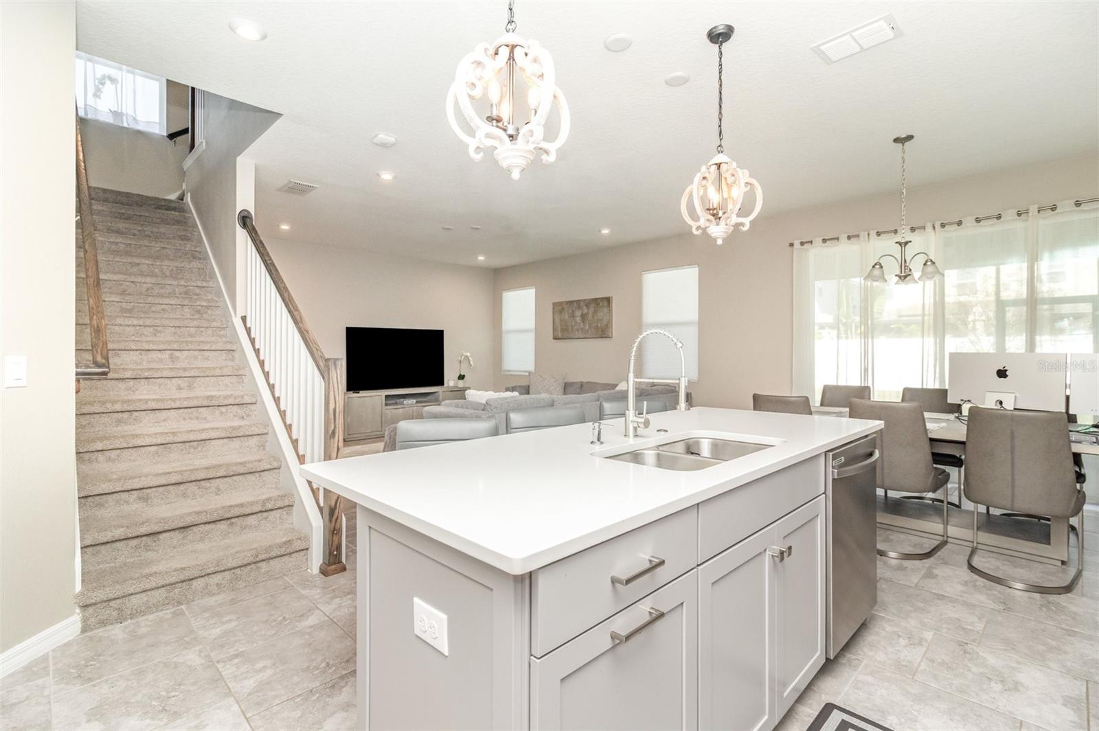 Image 8 of 36 For 2461 Avian Loop