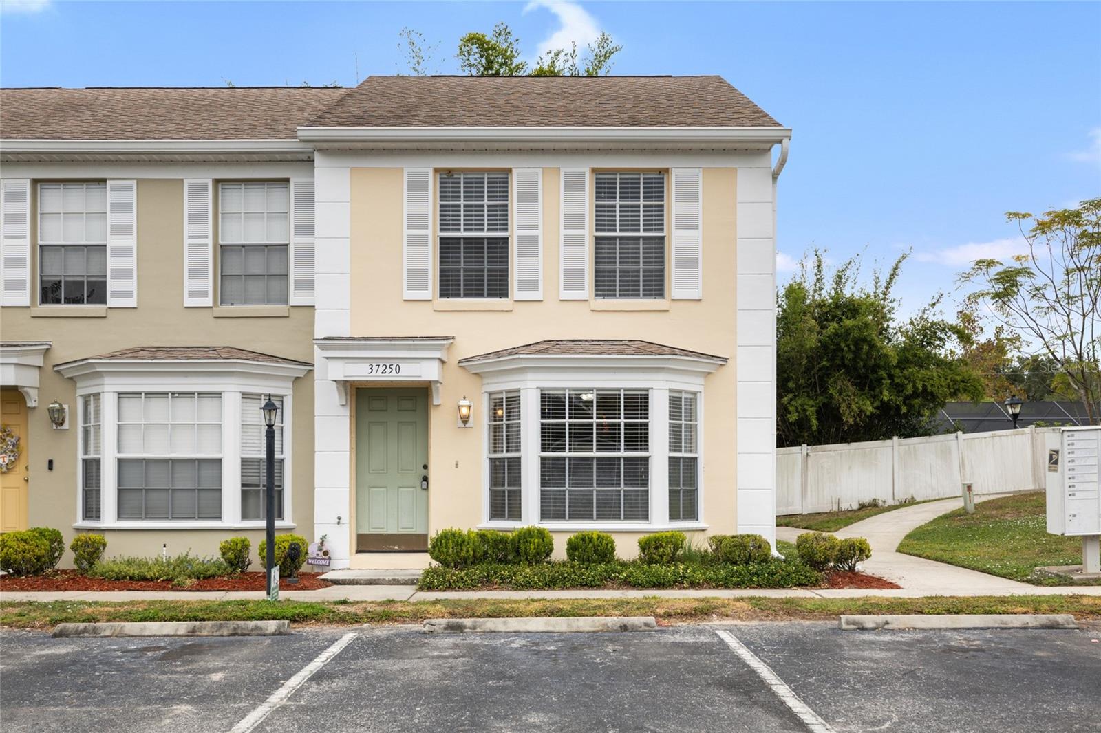 Image 2 of 26 For 37250 Embassy Park Lane