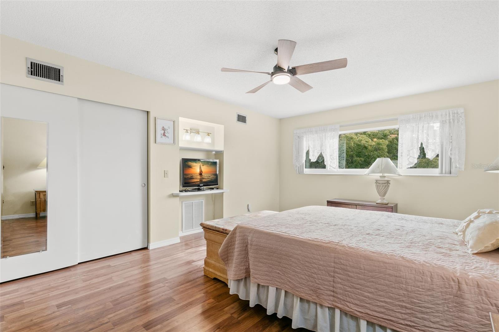 Image 21 of 32 For 2341 Haitian Drive 47