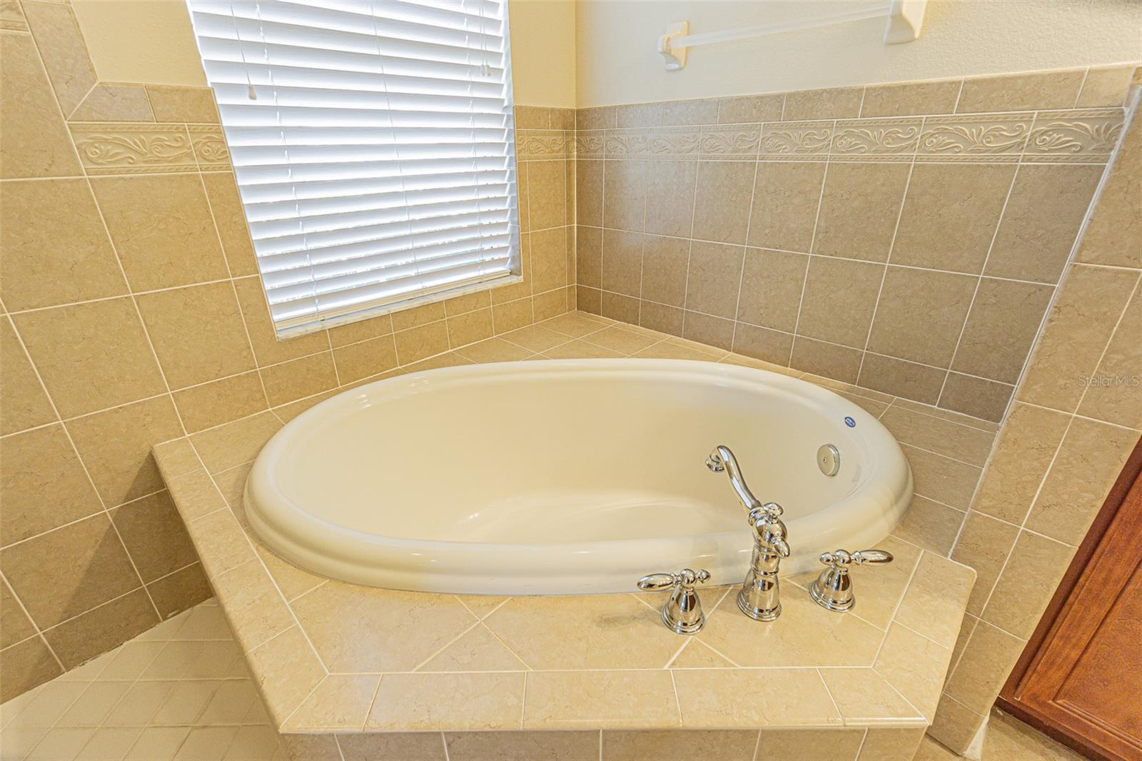 Image 22 of 37 For 20002 Heritage Point Drive