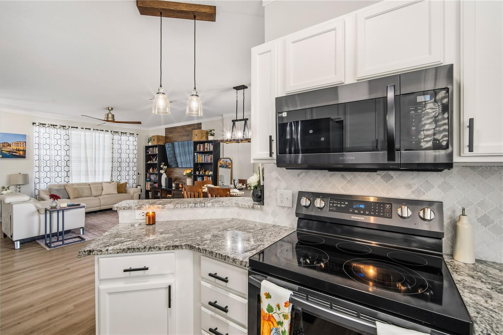 Listing photo id 10 for 12466 Country White Circle