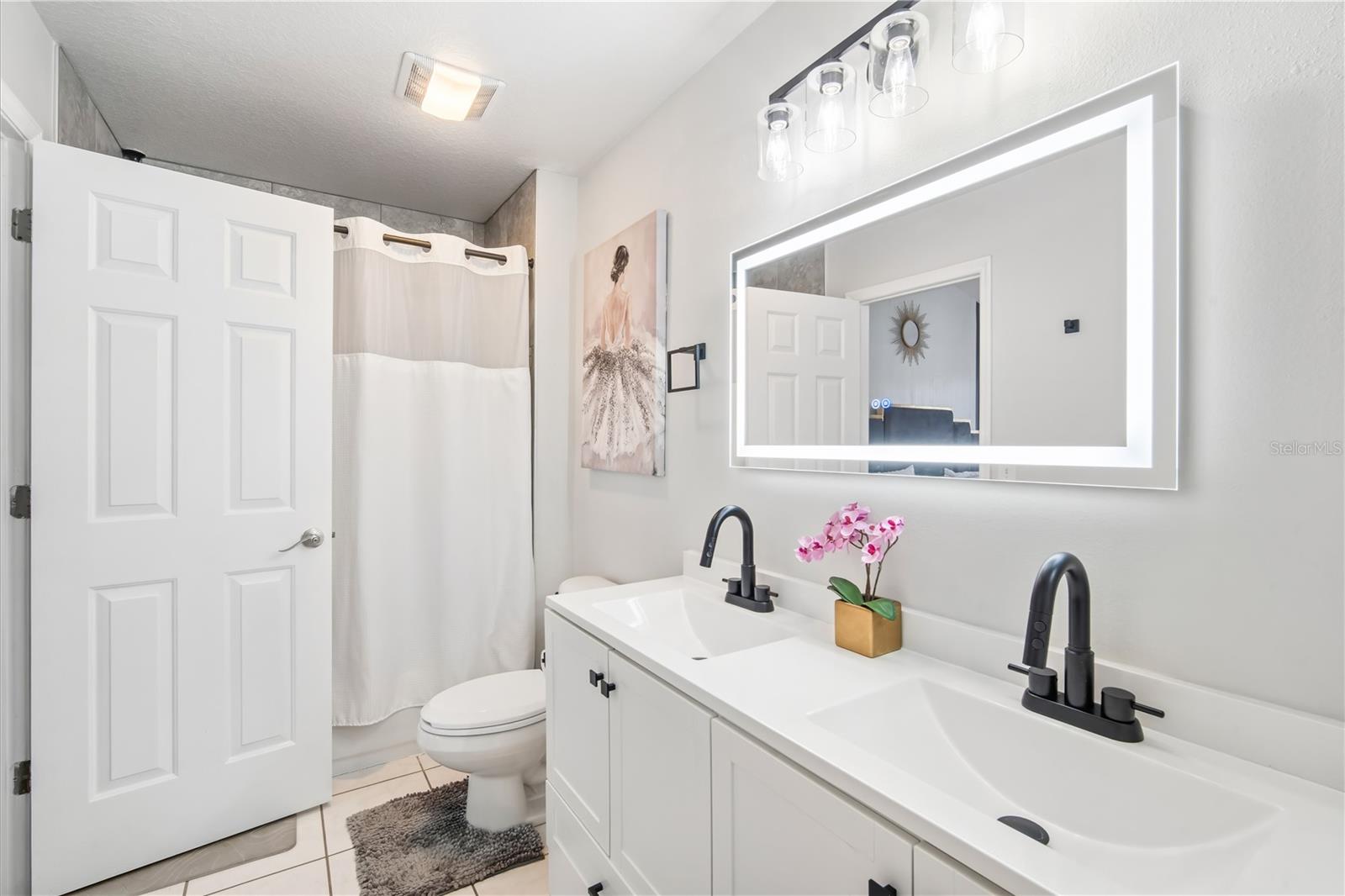 Listing photo id 13 for 12466 Country White Circle