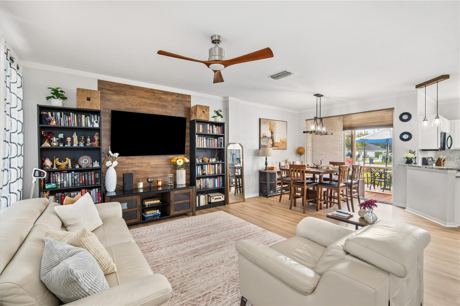 Listing photo id 2 for 12466 Country White Circle