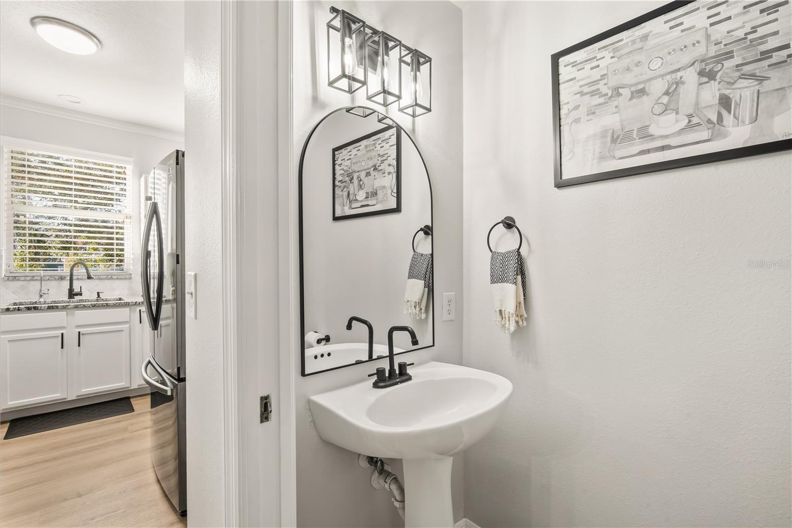 Listing photo id 7 for 12466 Country White Circle