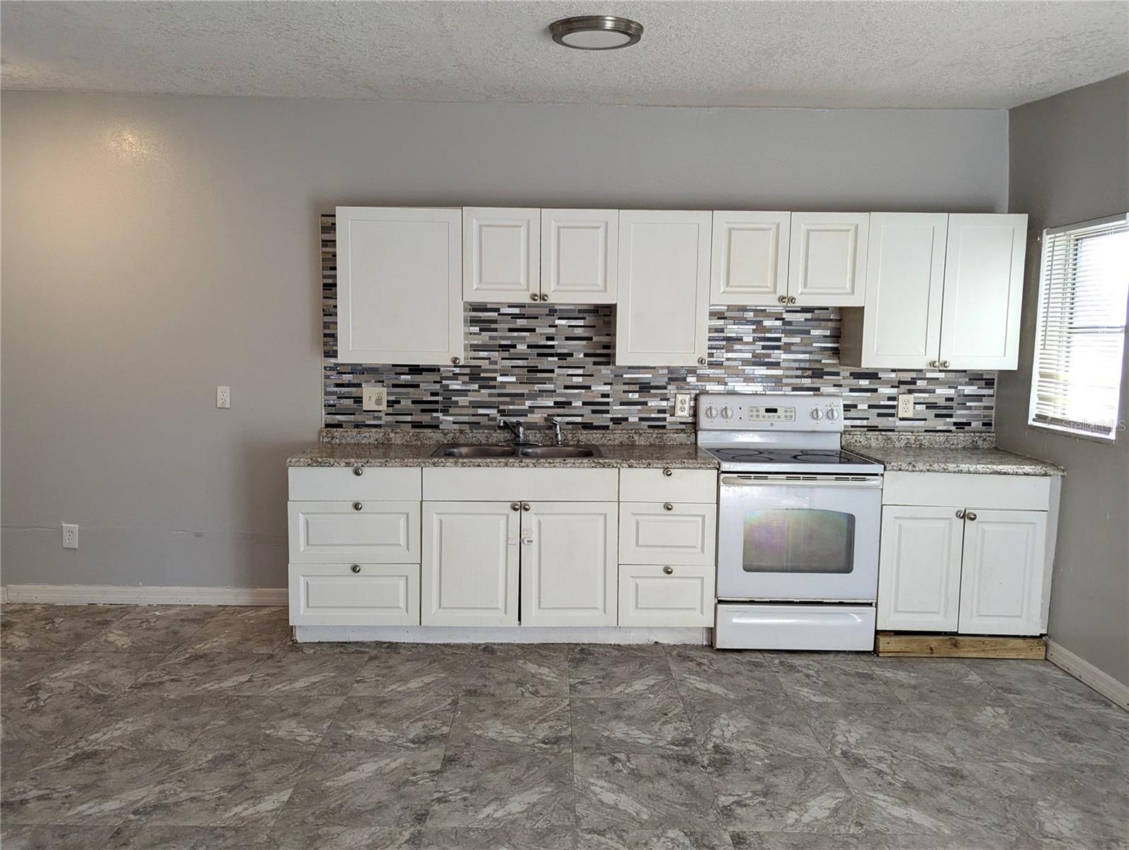 Image 6 of 17 For 8713 Mandarine Place