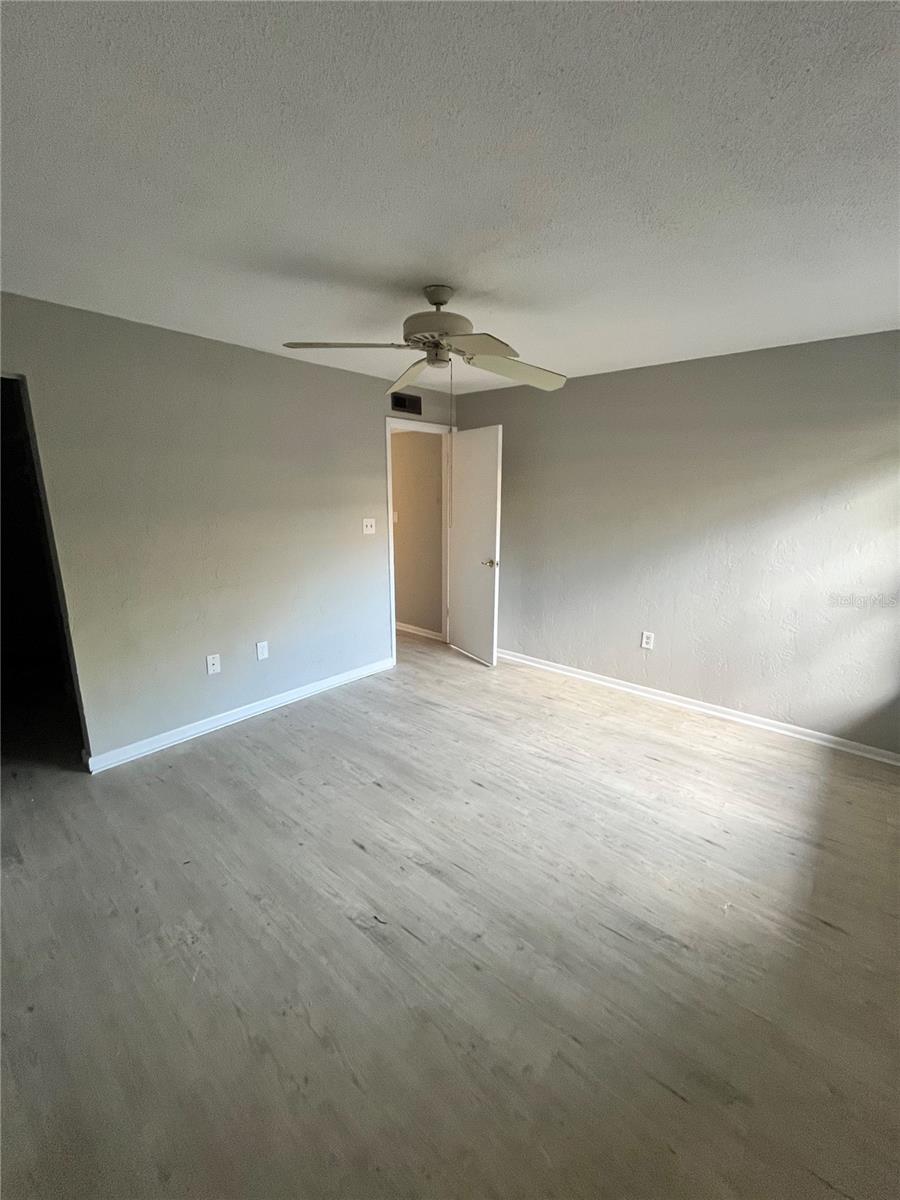 Image 11 of 15 For 1805 Lennox Road E 1805