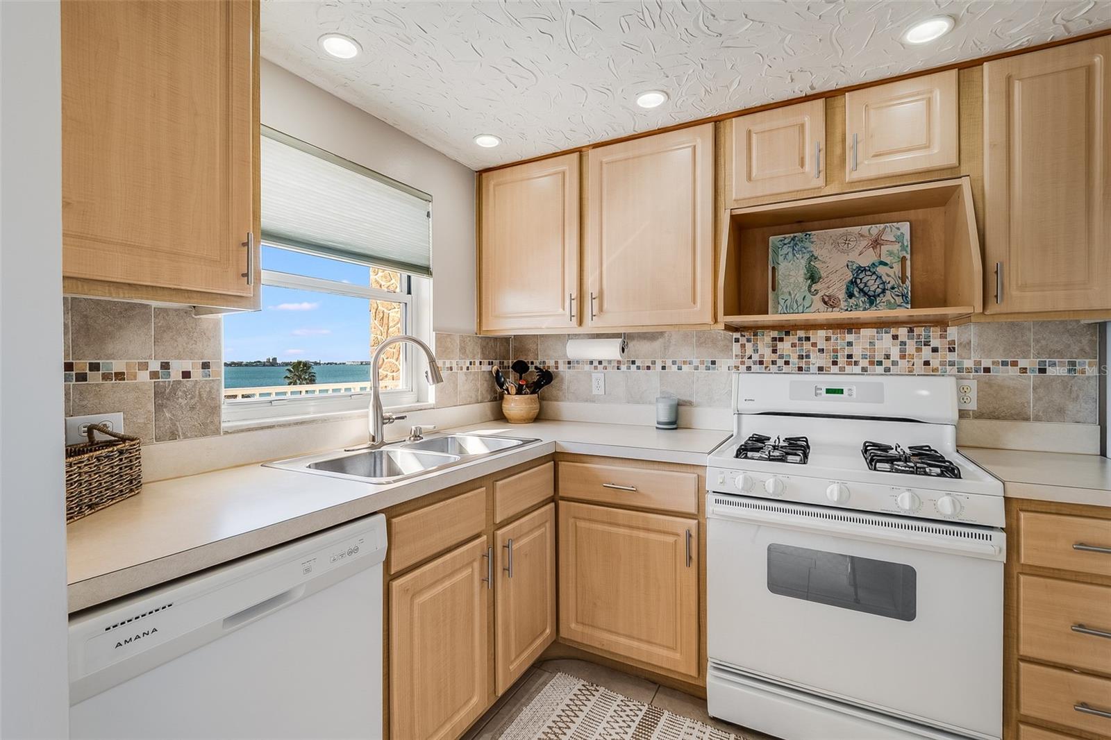 Image 16 of 54 For 6075 Shore Boulevard S 503