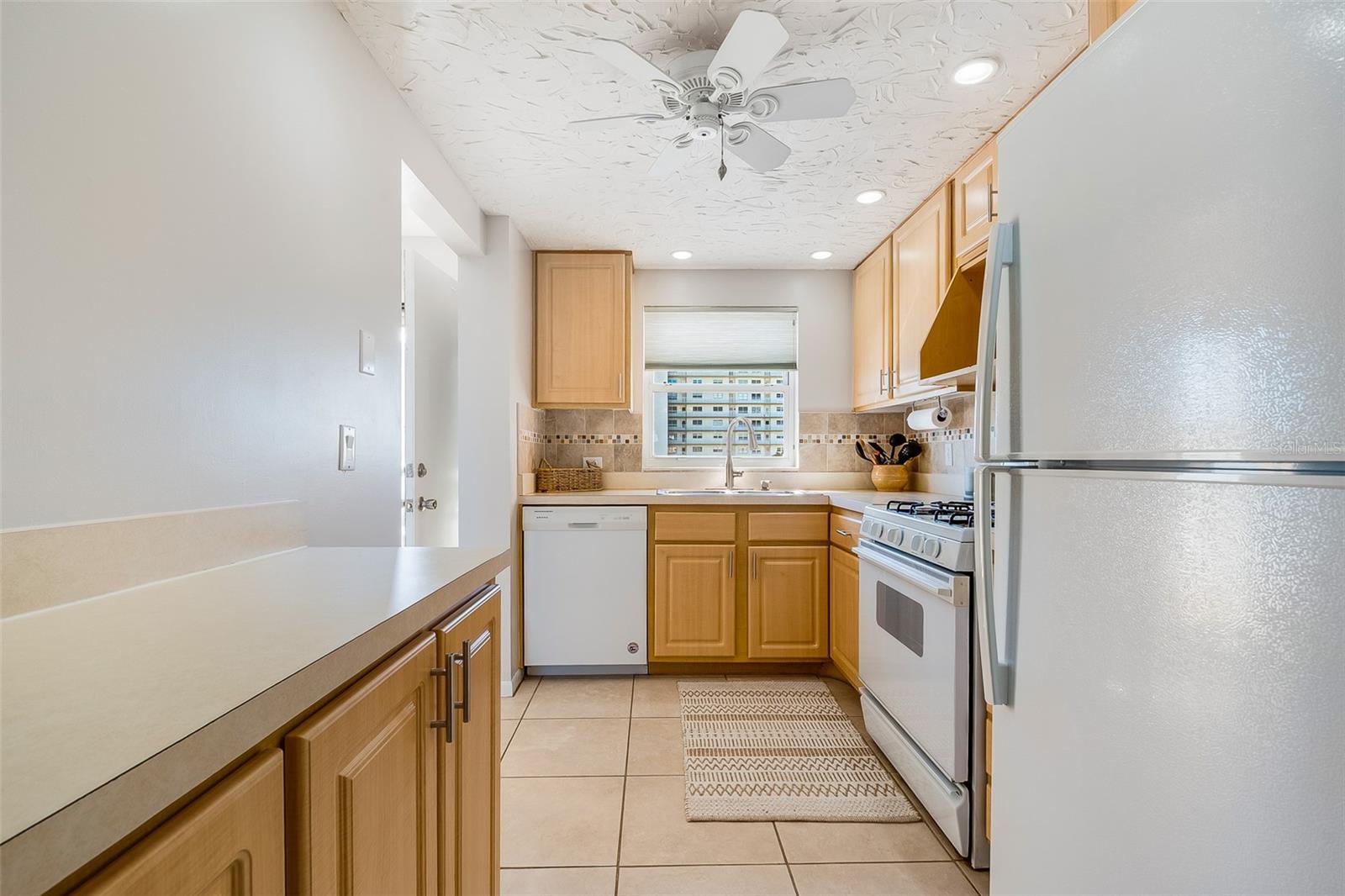 Image 17 of 54 For 6075 Shore Boulevard S 503