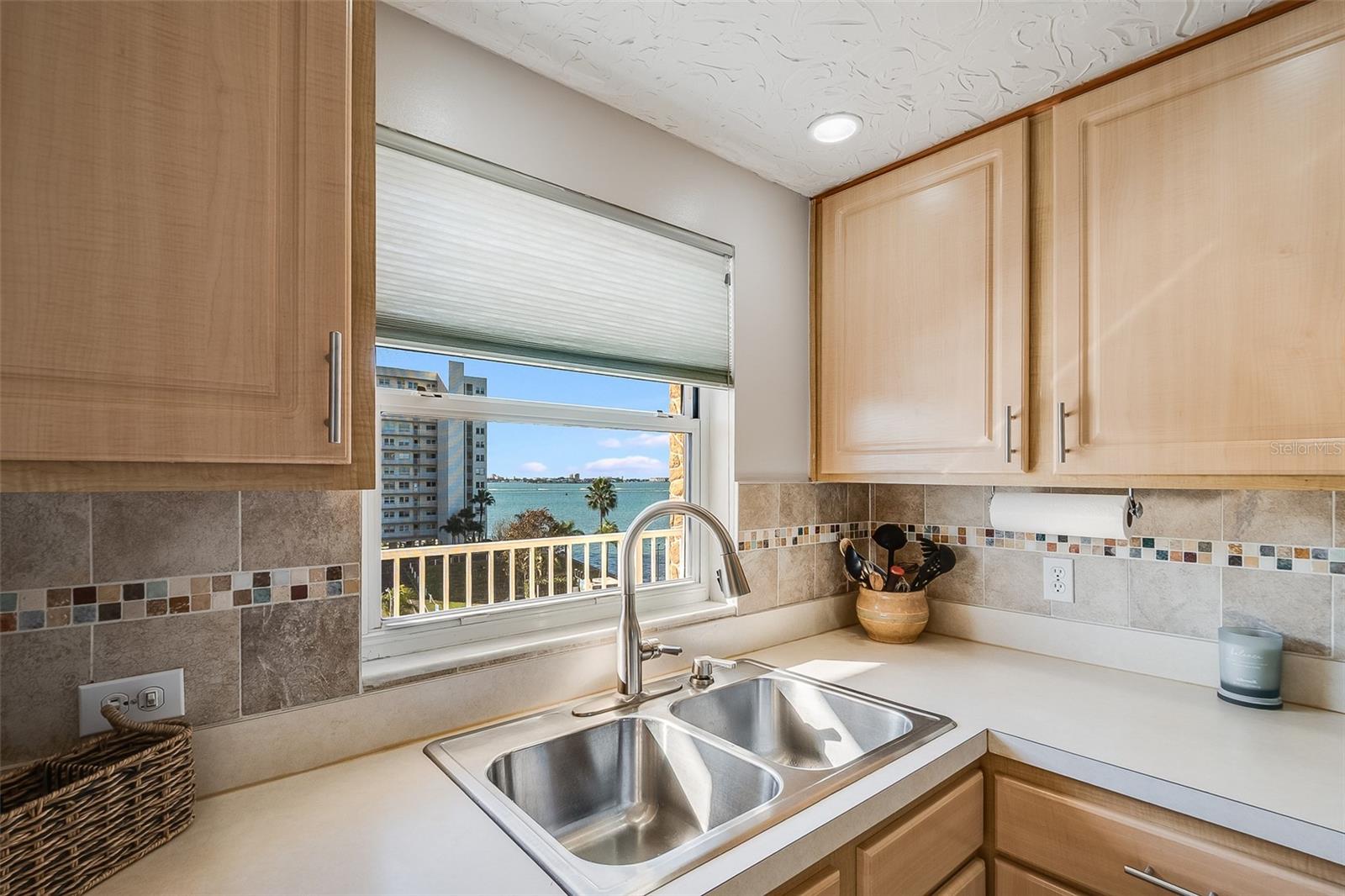 Image 18 of 54 For 6075 Shore Boulevard S 503